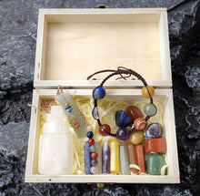 Load image into Gallery viewer, 7 Chakras [Bundle] - Raiki Healing &amp; Chakra Balancing Stones
