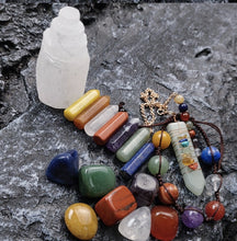 Load image into Gallery viewer, 7 Chakras [Bundle] - Raiki Healing &amp; Chakra Balancing Stones
